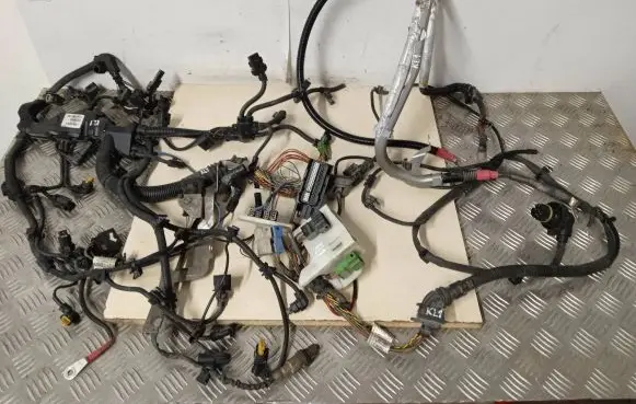 BMW 4 F36 Gran coupe Engine installation wiring loom 8575261 8575260 758056707A
