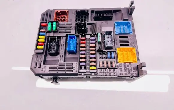 Citroen Jumpy Fuse module 9819851280 28531931 3301602076