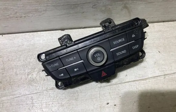 Head unit multimedia control