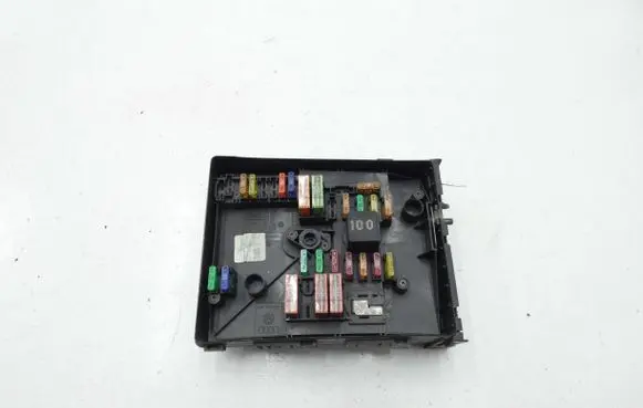 Volkswagen Tiguan Fuse box set 1K0937125D 17183073 108G