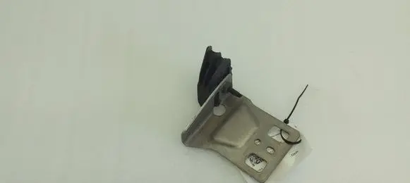 Citroen C3 Front bumper mounting bracket 9804370880