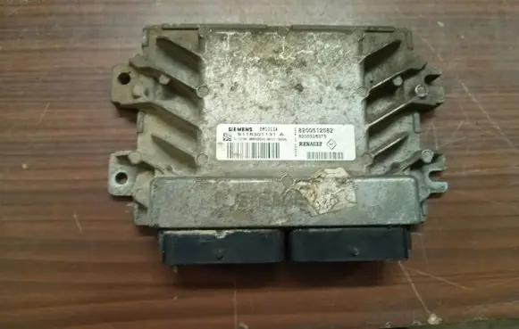 Renault Kangoo I Engine control unit/module 8200512582 8200326375 s118301131a