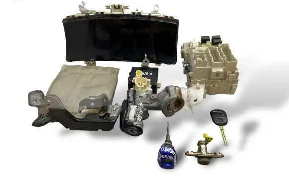Toyota Corolla Verso E121 Engine ECU kit and lock set 8966113060 1758005211 1CDFT