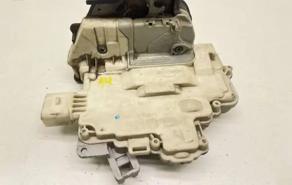 Audi A6 S6 C6 4F Front door lock 4F1837016