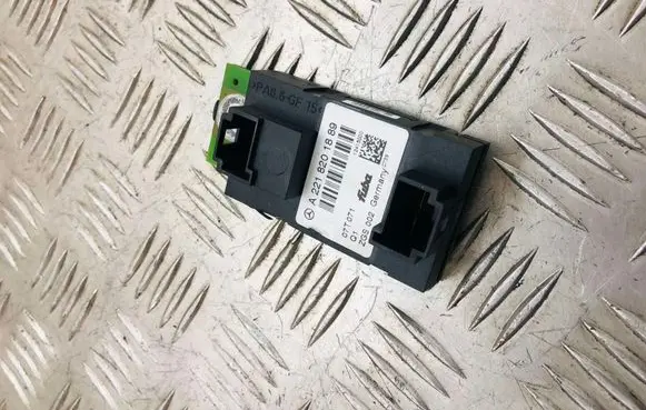 Mercedes-Benz S W221 Aerial antenna amplifier A2218201889