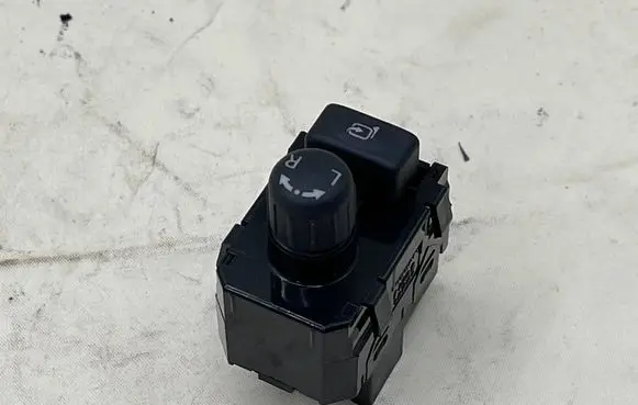 Nissan Leaf II (ZE1) Rear glass lock/latch C542 255705SK0A