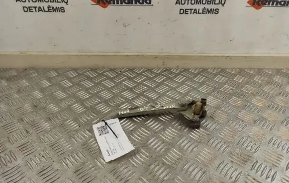 Iveco Daily 35 - 40.10 Sliding door lower roller guide/hinge 