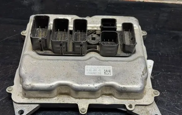 BMW 5 F10 F11 Engine control unit/module 8631689