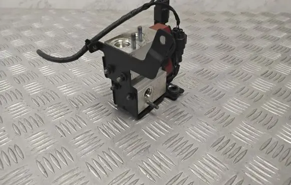 KIA Soul Air conditioning (A/C) expansion valve 97725E4100