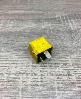 BMW 5 E34 Other relay 8366282 V23134Z1014