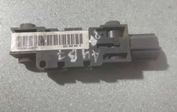 Audi A4 S4 B7 8E 8H Airbag deployment crash/impact sensor 8E0959651A 023290L0UBY7