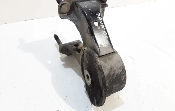 Toyota Avensis T250 Engine mount bracket
