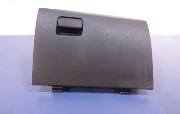 Mitsubishi Lancer VIII Glove box