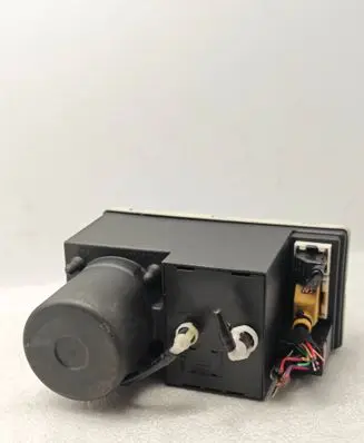 Audi A4 S4 B5 8D Central locking vacuum pump 8L0862257L