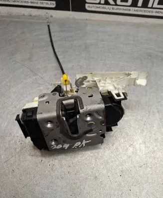 Mercedes-Benz C W204 Front door lock A2047200335 ZGS014