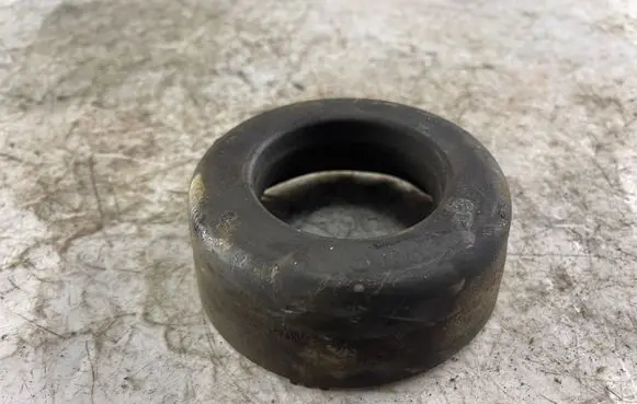 Mercedes-Benz C W202 Rear coil spring rubber mount 2013251144