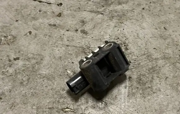 BMW X3 E83 Airbag deployment crash/impact sensor 9152262 000273 050607