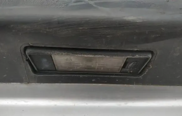 Peugeot 607 Number plate light