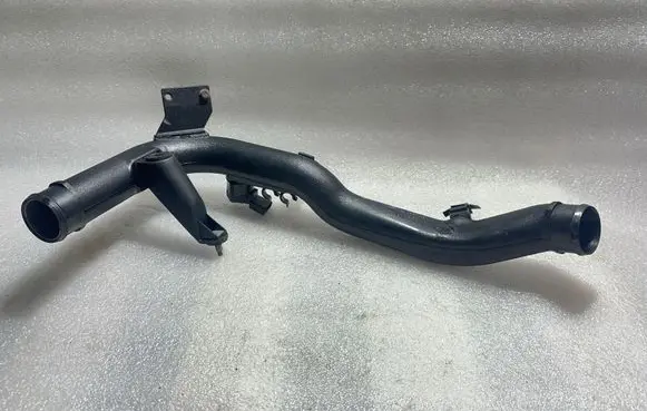 Volkswagen PASSAT B6 Intercooler hose/pipe 8D0145840 0281002177