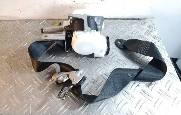 Lexus IS III XE30 Front seatbelt 