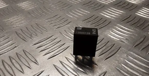 Opel Insignia A Other relay 13500128