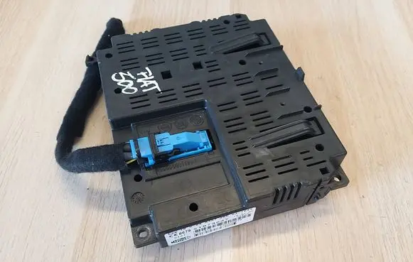 Fiat 500 Comfort/convenience module 51873547