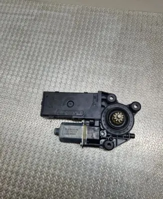 Renault Scenic III - Grand scenic III Front door window regulator motor 0130822479 5555210200