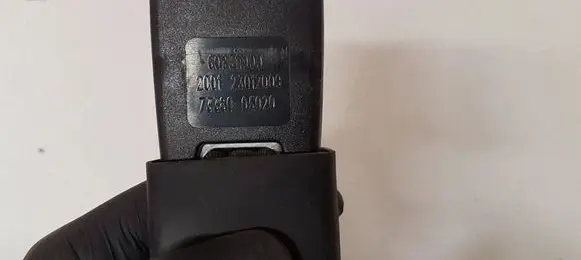 Toyota Avensis T270 Rear seatbelt buckle 609311000 200123012009 7338005020
