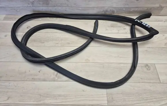 Chevrolet Captiva Front door rubber seal 