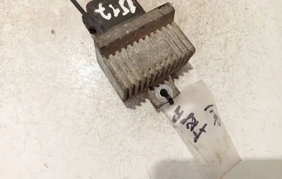 Opel Vivaro Glow plug pre-heat relay 7700115078