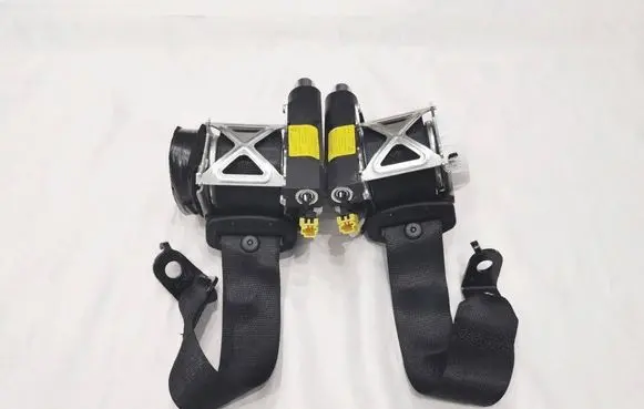 Mercedes-Benz E W212 Rear seatbelt A2128609685 A2128606785