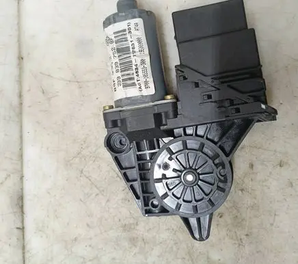 Volkswagen PASSAT B5.5 Rear door window regulator motor 3B9839752BF 195000000 9700105559300