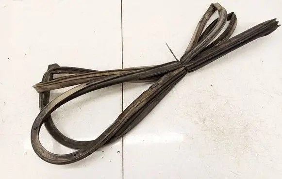 Toyota Avensis Verso Rubber seal rear door