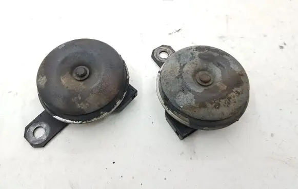Toyota RAV 4 (XA30) Horn signal E130030