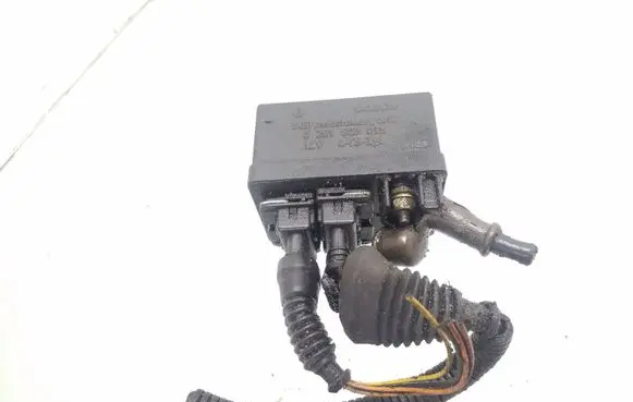 Mercedes-Benz A W168 Glow plug pre-heat relay 0281003015