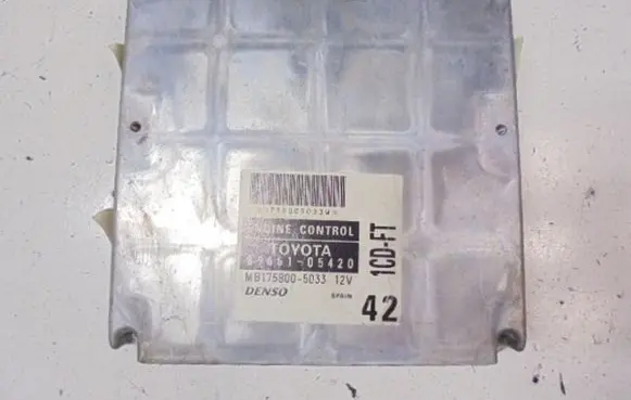 Toyota Avensis T220 Engine control unit/module ECU 89661-05420