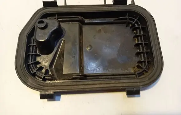 Audi A6 S6 C6 4F Headlight/headlamp dust cover 16016300L