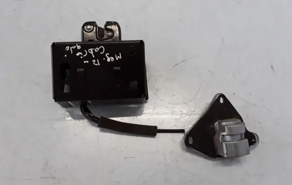 Renault Megane III Loading door lock 105050005