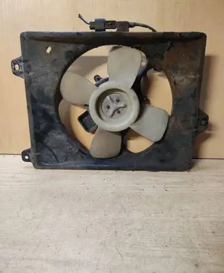 Mitsubishi Space Runner Radiator cooling fan shroud
