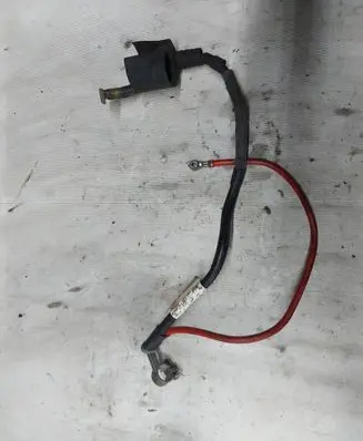 Volkswagen Touran I Positive cable (battery) 
