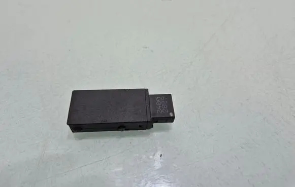 Opel Astra J AUX in-socket connector 13317917