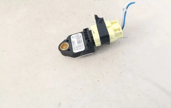 Mitsubishi Outlander Airbag deployment crash/impact sensor 8651a001