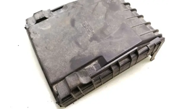 Volkswagen Touran I Fuse box cover 1K0937132F 1K0937132G