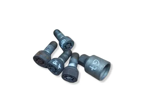 Volkswagen Golf VII Anti-theft wheel nuts and lock 