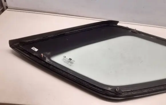 KIA Sorento Rear side window
