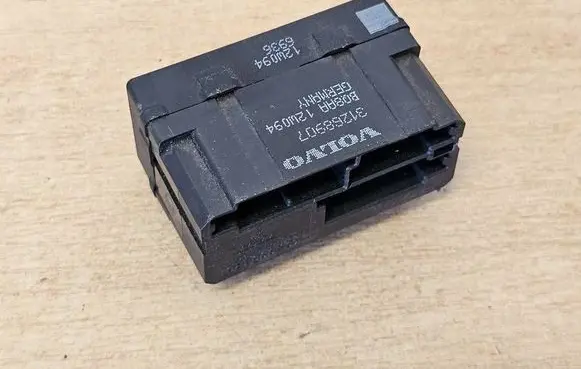 Volvo XC70 Seat heating relay 31268907