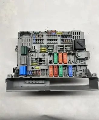 BMW 1 E81 E87 Fuse box set 10688710