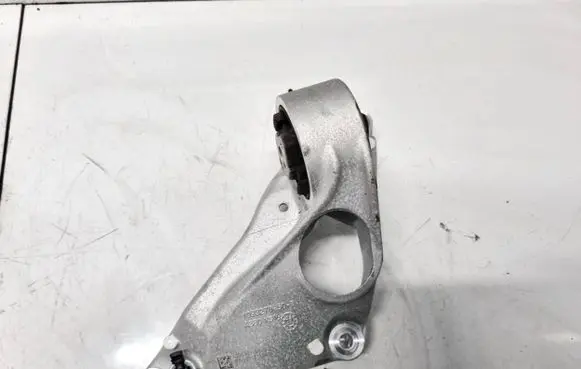 Tesla Model Y Engine mounting bracket 109327850B