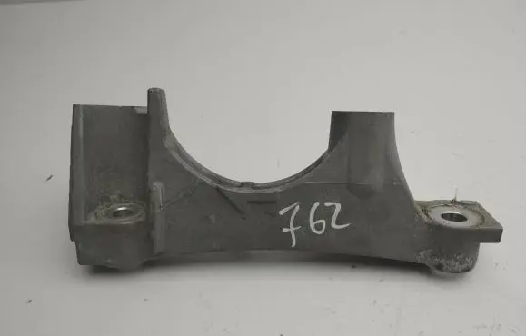 Toyota RAV 4 (XA50) Engine mounting bracket