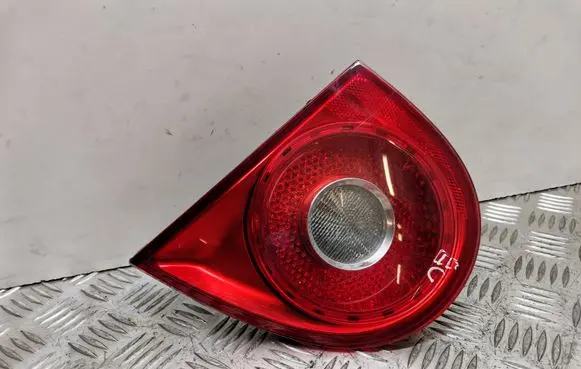 Volkswagen Golf V Tailgate rear/tail lights 1K6945094E